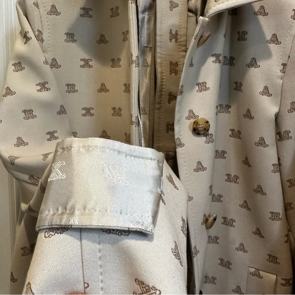 SOLD! MAX MARA FULL LOGO TRENCH COAT SIZE: US6 IT40 NEW WITH TAG FALL/WINTER - Picture 15 of 16